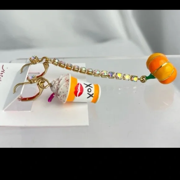 NWT Betsey Johnson Pumpkin Spice Coffee & Pumpkin Mismatch Drop Earrings - Picture 6 of 12
